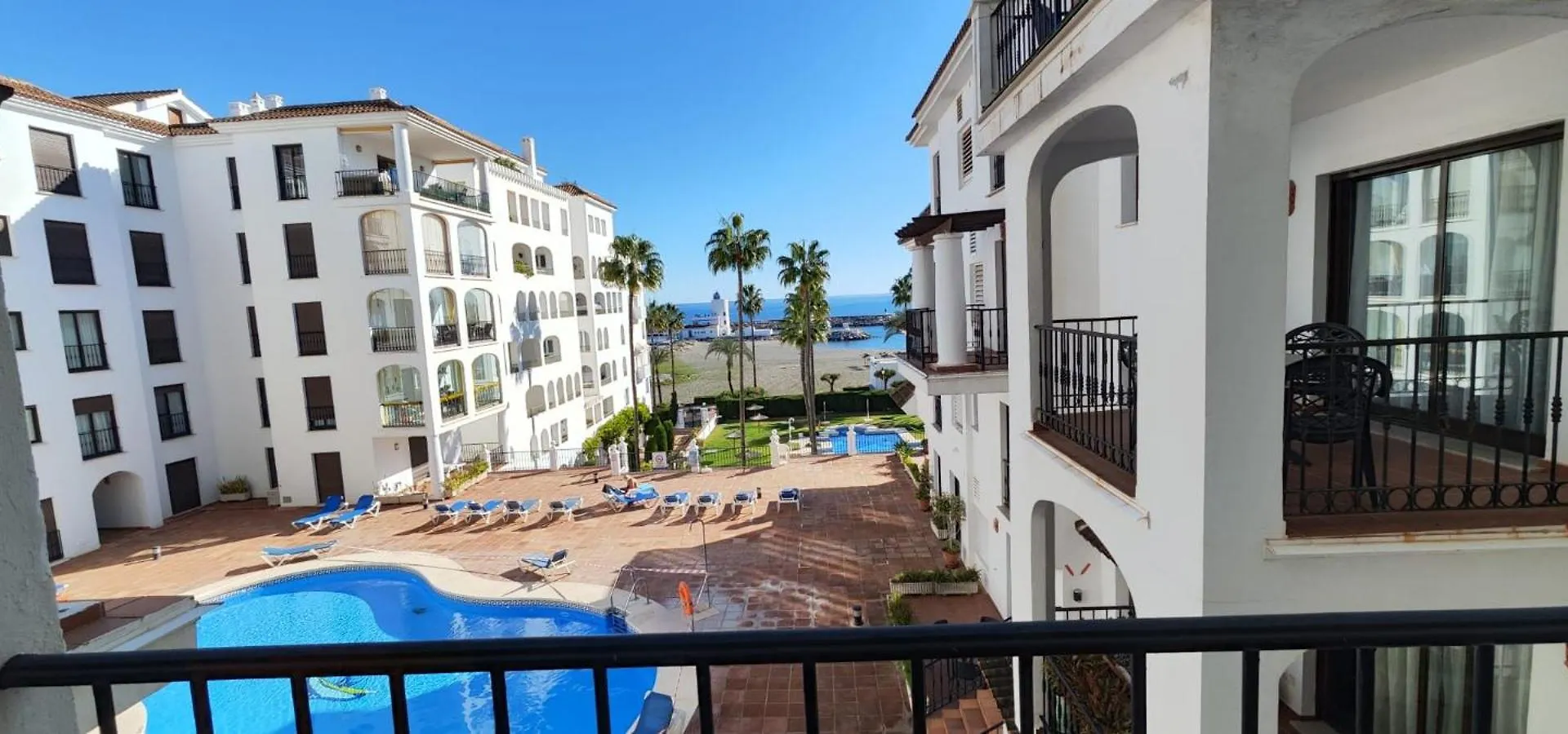 Puerto De La Duquesa Apartment location